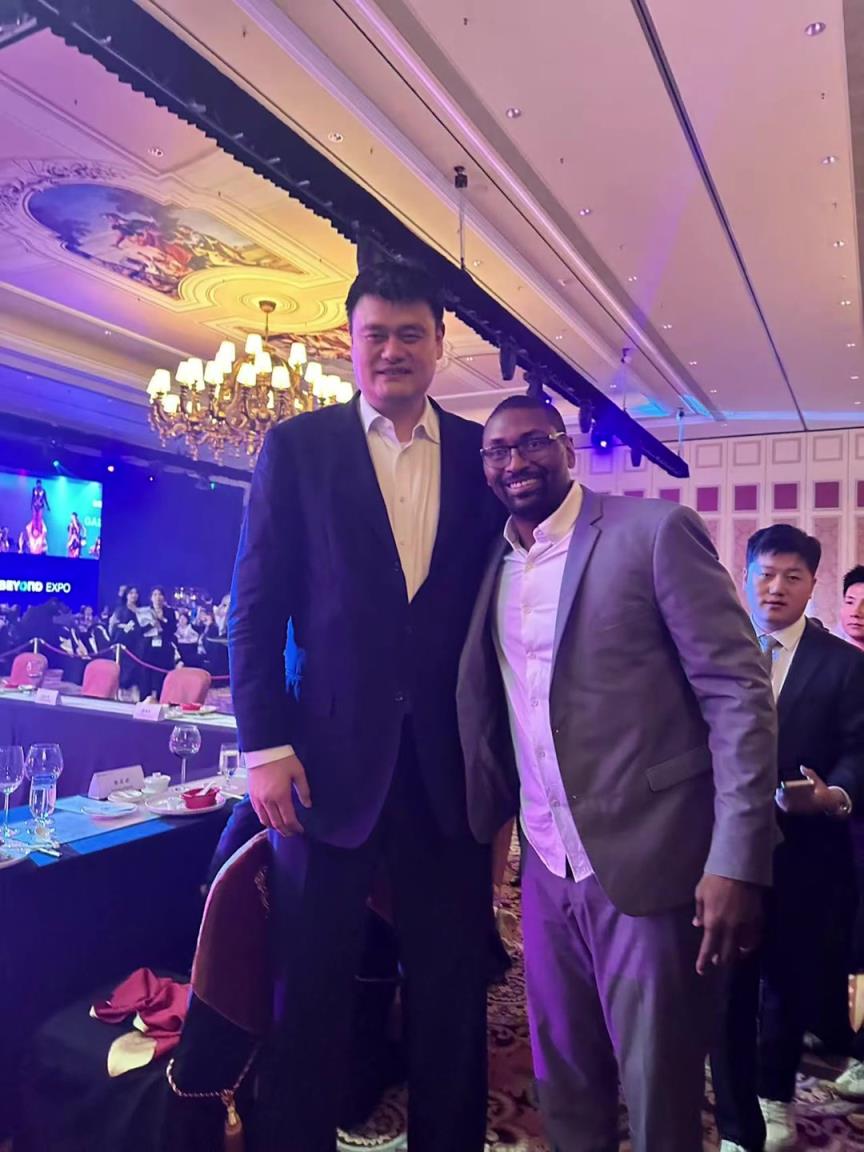 阿泰斯特曬與姚明合照:這是我最喜歡的隊友 姚!!