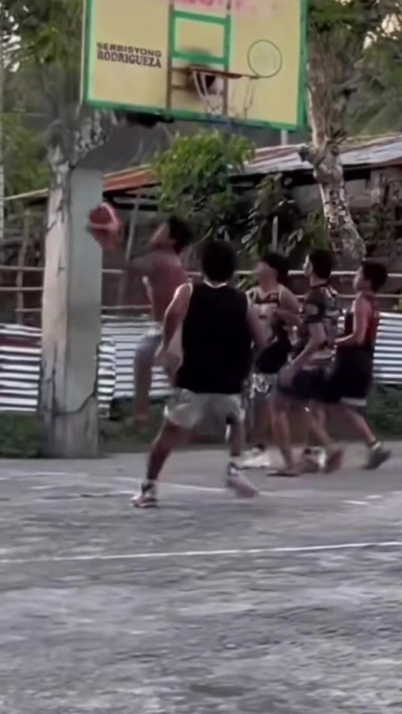 我都準備好嘲笑他了,結果被他帥到了