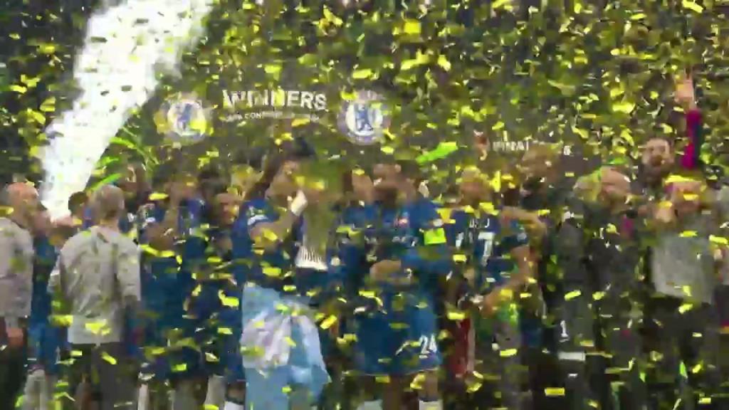 ?榮耀藍(lán)軍！歐協(xié)聯(lián)奪冠捧杯！里斯-詹姆斯高舉獎杯全隊?wèi)c祝